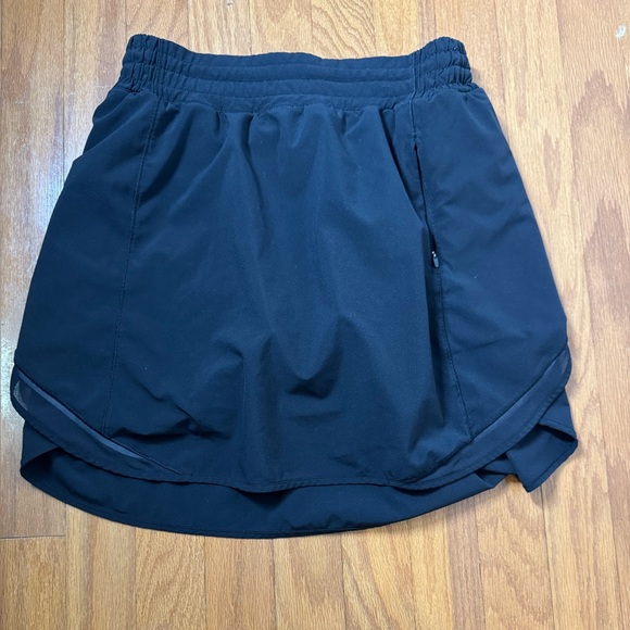Lululemon Women’s Black Hotty Hot High Rise Skirt Sz.6 - Picture 4 of 11